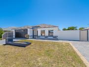 This stunning seascape home is guaranteed to impress!