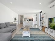 Thornton Oversized Internal, Mountains Views