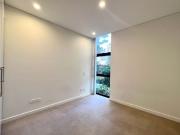 Three bedroom apartment，Extra kitchen and Laundry in...