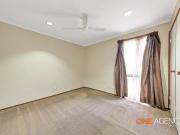 Three Bedroom House in Hoppers Crossing!