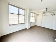 Three Bedroom Riverside Living with Gym, Pool & Sauna