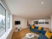 Three Bedroom Riversided Floor Apartment In The Iconic...