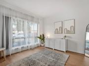 Three Bedroom Townhouse between the City & Beach