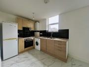 Three Bedrooms Flat to rent on Amersham Road, Lewisham