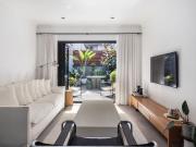 Three level contemporary terrace / indoor/outdoor design