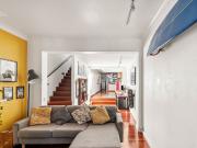 Three level terrace in peaceful cul de sac