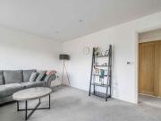 Three Mile Cross, Basingstoke Road, 2 Bedroom Maisonette
