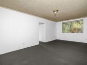 Tidy 2 Bedroom Unit With Lock Up Garage