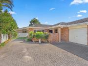 Tidy & Tranquil Villa Living in Forster