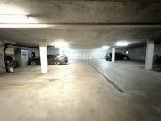 Tiefgaragenparkplatz im Herzen des Dorfes