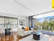 Timber floored 2bed on prime location