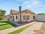 Timeless 1950s Charm Meets Stylish Modern Living