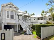 Timeless Queenslander Modern Family Living on 405 m² in...
