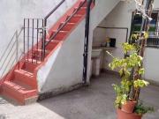 TIPO CASA EN ZONA COMERCIAL DE AVENIDA AVELLANEDA