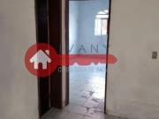 Tipo de imóvel: Venda de casa em meio lote com estrutura...