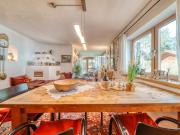 Tirolerhaus mit großem Garten, Pool und Baugrund –...