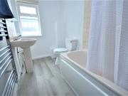 To Let 2 bedroom Flat, Broadway, West Ealing, W13 0SU...