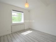 To Let 2 bedroom Flat, Highlands Avenue, London £438 pw
