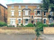 To Let 3 bedroom Flat, Cumberland Park, London W3 6SY...