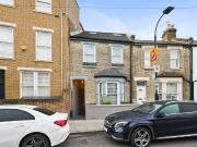 To Let 1 bedroom Flat, Gayford Road, London W12 9BY...