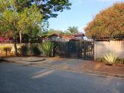 to let: spacious 3 bedroom freestand.