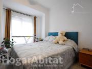 TODO EXTERIOR CON BALCÓN EN EL CENTRO