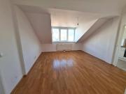 Toll aufgeteilte 2 Zimmer Wohnung im Dachgeschoss!