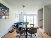 Tolle Lage, Tolles Haus LOBAU inkl. Autoabstellplatz