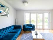 Tolle Lage, Tolles Haus LOBAU inkl. Autoabstellplatz