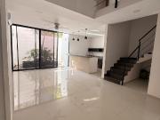 Tonwhouse a dos cuadras de Garcia Lavin