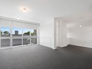 Toorak Living, Flooded with Light