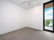 Top floor 2 bed with study apartment