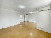 Top Floor 2 Bedroom Apartment !