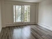 Top floor 2 Bedroom apartment near University in a quiet...