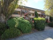 TOP FLOOR 2 X 1 UNIT IN EXCELLENT LOCATION!