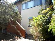 TOP FLOOR APARTMENT, GREAT LOCATION, GREAT PRICE!
