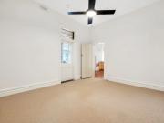 TOP FLOOR APARTMENT IN GLEBE POINT