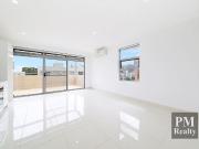 Top Floor Apartment Walking Distance to the City