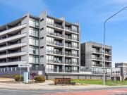 Top floor apartment with views to Black Mountain!