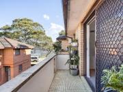 Top Floor, Modern Residence In A Prime Pocket Of Campsie
