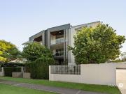 Top Floor, North East Apartment with 2 Carparks and Storage