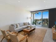 Top Floor Renovated North Bondi Apartment with views & LUG