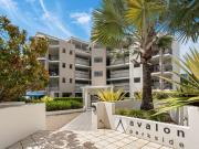 Top Floor Spacious 1 Bedroom Apartment with Stunning...