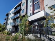 Top Floor Upscale 1 Bedroom + Den Near Downtown