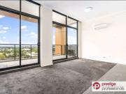 GREAT INVESTMENT OPPORTUNITY ! Top Floor with District...