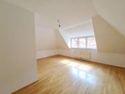 TOP Innenstadtlage: 3 Zimmer DG Wohnung im Altbau |...