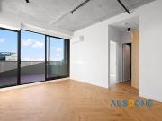 Top Level 1 Bedroom with Carpark