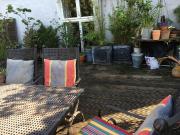 Top old building apartment in central and quiet location... Top old building apartment in central and quiet location...