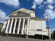 top refurbished apartment in the center pedestrian zone...