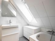 Top renovierte 3 Zimmer Dachgeschosswohnung mit Balkon...